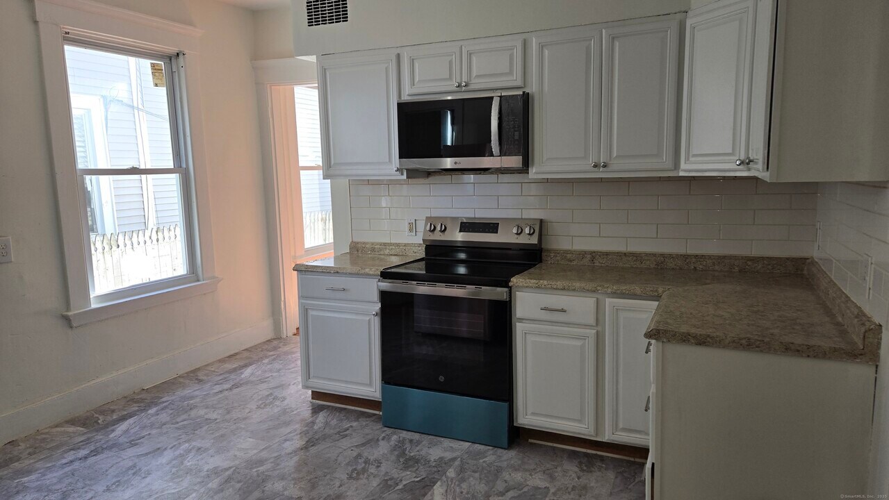 47 Dickerman St in New Haven, CT - Building Photo