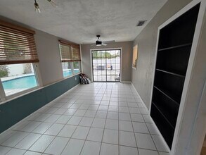 370 Hunt Dr in Merritt Island, FL - Building Photo - Building Photo