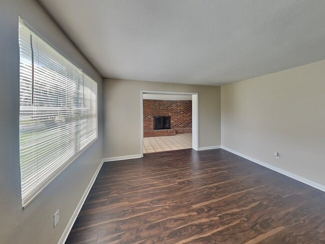 6158 Verdes Rd in Jacksonville, FL - Foto de edificio - Building Photo