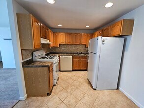829 Pondview Ct in Schaumburg, IL - Building Photo - Building Photo