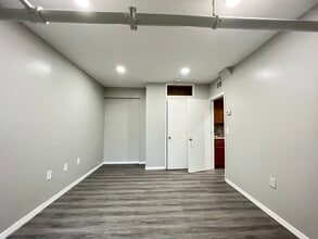 767 Broadway, Unit 301 in Newark, NJ - Building Photo - Building Photo