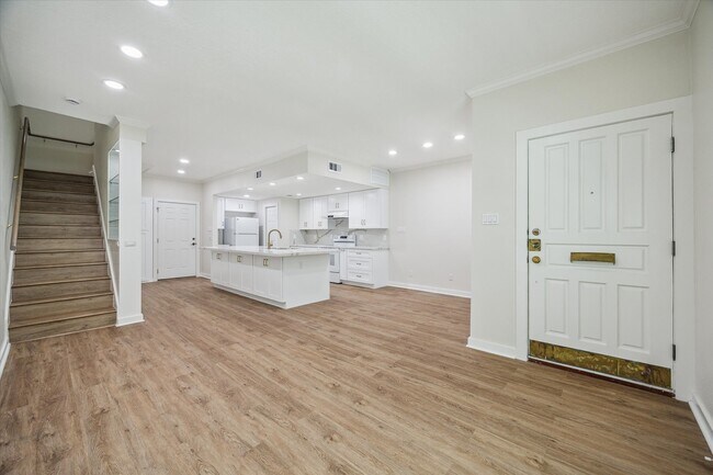 6727 Belmont St in Houston, TX - Foto de edificio - Building Photo