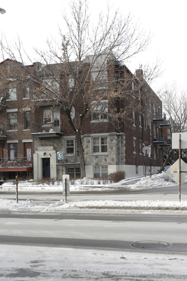 945 St-Joseph Blvd in Montréal, QC - Building Photo - Primary Photo