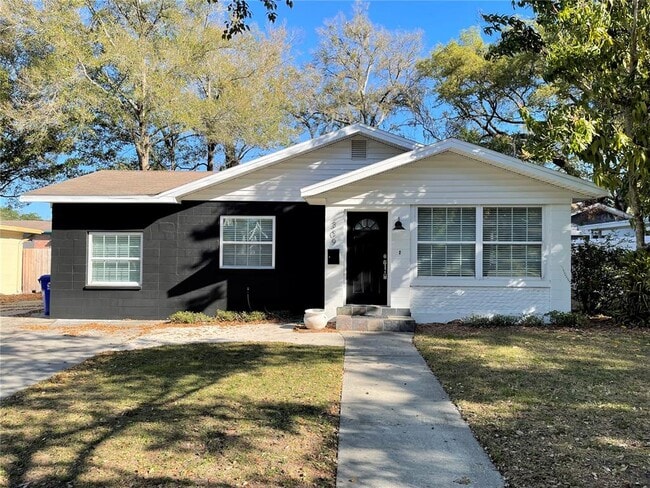 property at 309 W Palm Dr