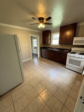 202 Robert Lee Rd in Houston, TX - Building Photo - Building Photo