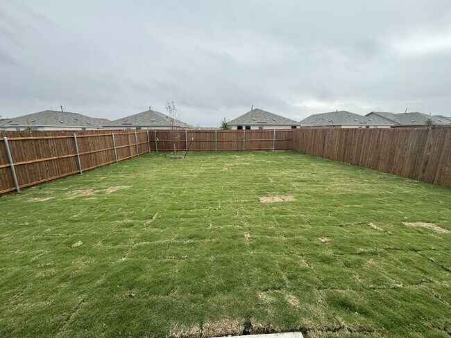 913 Birkdale Dr in Ennis, TX - Building Photo - Building Photo