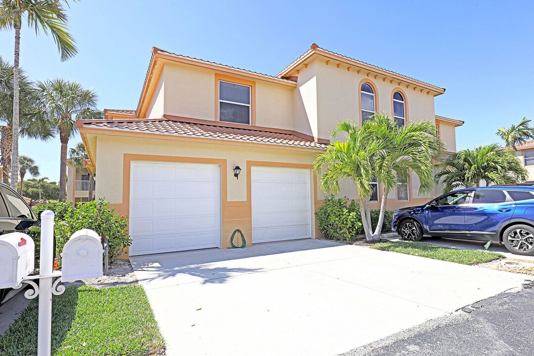 15550 Bellamar Dr in Ft. Myers, FL - Building Photo