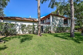 9703 Briar Forest Dr in Houston, TX - Foto de edificio - Building Photo