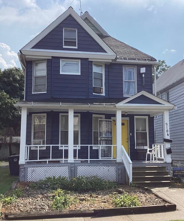 9104 Beckman Ave in Cleveland, OH - Foto de edificio