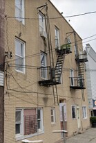 62 Franklin St in Jersey City, NJ - Building Photo - Building Photo