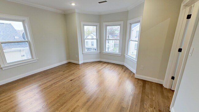 76 Cross St, Unit 2 in Somerville, MA - Building Photo - Building Photo