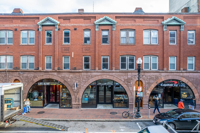 18-28 John F Kennedy St in Cambridge, MA - Foto de edificio - Building Photo