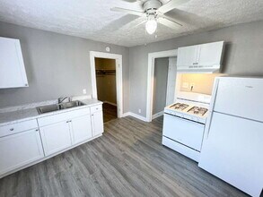 2627 S Goodlet Ave in Indianapolis, IN - Foto de edificio - Building Photo