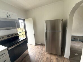 353 N 60th St in Philadelphia, PA - Building Photo - Building Photo