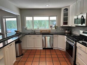 400 Juniper Rd in West Lake Hills, TX - Building Photo - Building Photo