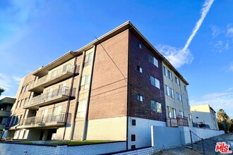 19029 Nordhoff St in Los Angeles, CA - Building Photo - Building Photo