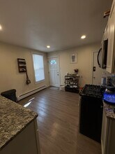 96 Falcon St, Unit 1 in Boston, MA - Foto de edificio - Building Photo