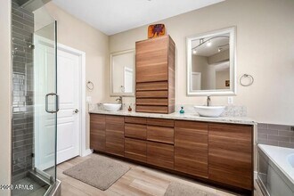 2019 E Campbell Ave in Phoenix, AZ - Foto de edificio - Building Photo