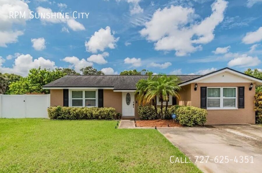 1974 12th St SW in Largo, FL - Building Photo