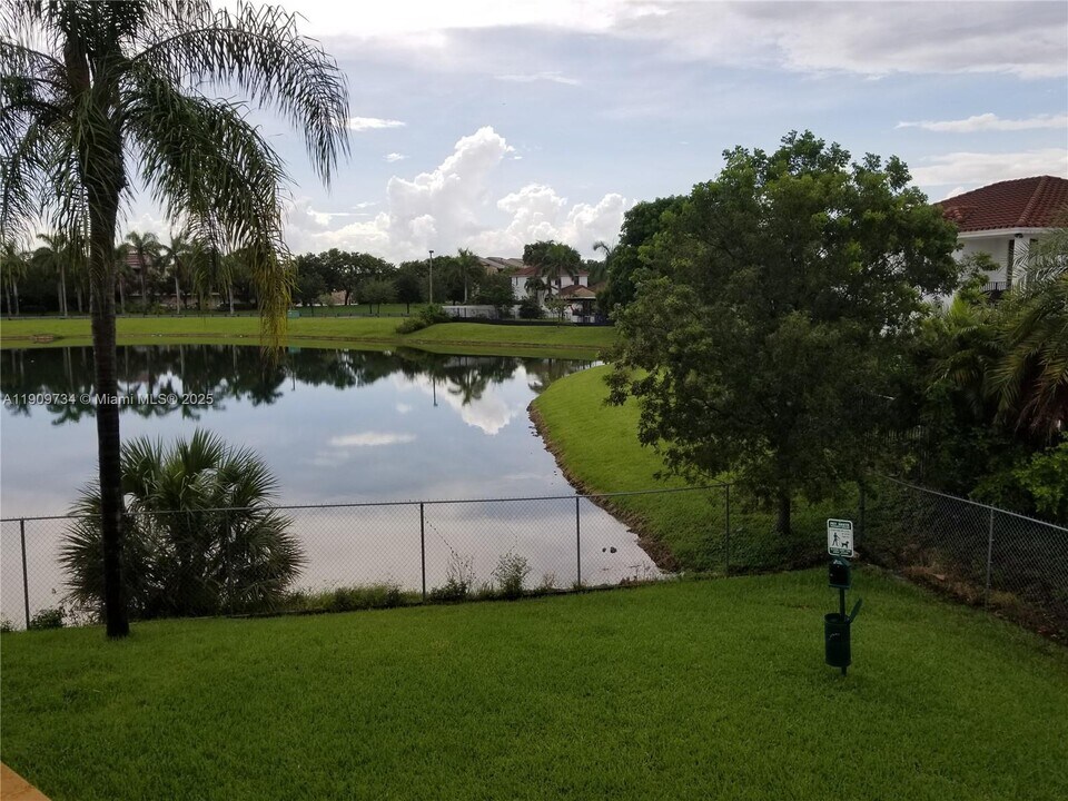 9735 Fontainebleau Blvd in Miami, FL - Building Photo