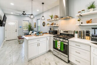 226 E 10th St in Madera, CA - Building Photo - Building Photo