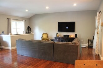5 Meadowfield Ln in Glen Cove, NY - Building Photo - Building Photo