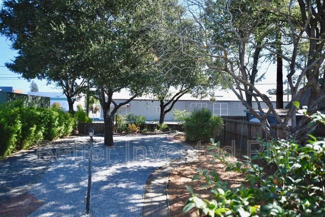 741 North St in Santa Rosa, CA - Foto de edificio - Building Photo