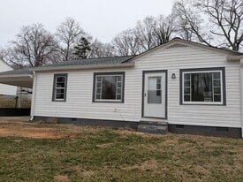 291 Green Acres Myers St in Millers Creek, NC - Building Photo