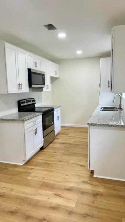 10 Richards Ct in La Marque, TX - Building Photo