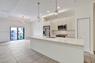 7855 NW 104th Ave in Doral, FL - Building Photo - Building Photo