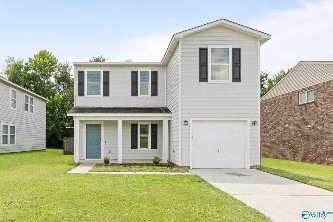 102 Whitestone Dr NE in Huntsville, AL - Building Photo