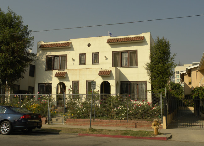 6757 Selma Ave in Los Angeles, CA - Building Photo - Building Photo