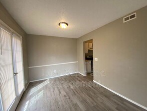 6048 Northwest Expy in Warr Acres, OK - Building Photo - Building Photo