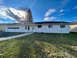 90 Robinhood Dr in Cranberry Township, PA - Building Photo - Building Photo