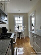 38 Linnaean St, Unit 14 in Cambridge, MA - Foto de edificio - Building Photo