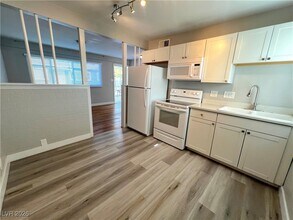 225 S 10th St in Las Vegas, NV - Building Photo - Building Photo