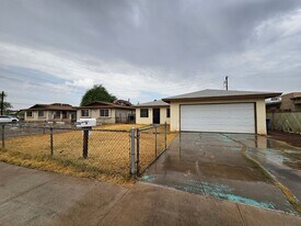 270 Maple Ave in El Centro, CA - Building Photo