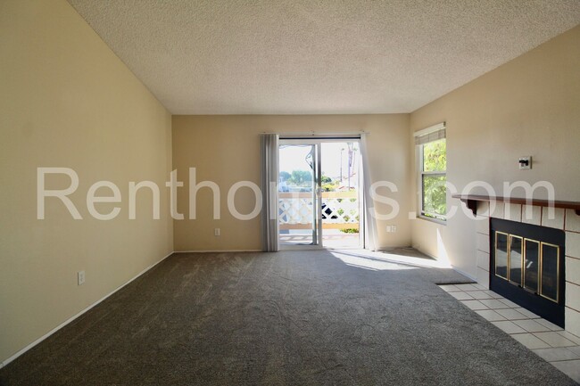 9438 Twin Trails Dr in San Diego, CA - Building Photo - Building Photo