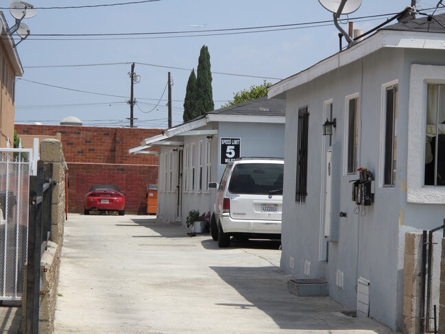 1415 W 145th St in Gardena, CA - Foto de edificio - Building Photo