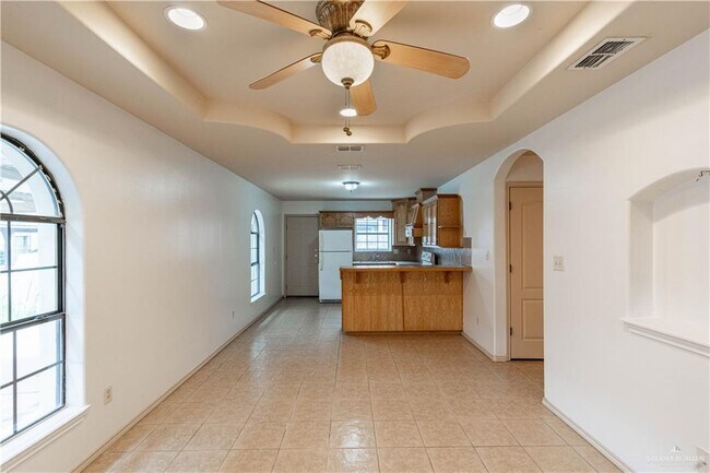 2100 Aruba Dr, Unit 2 in Edinburg, TX - Building Photo - Building Photo