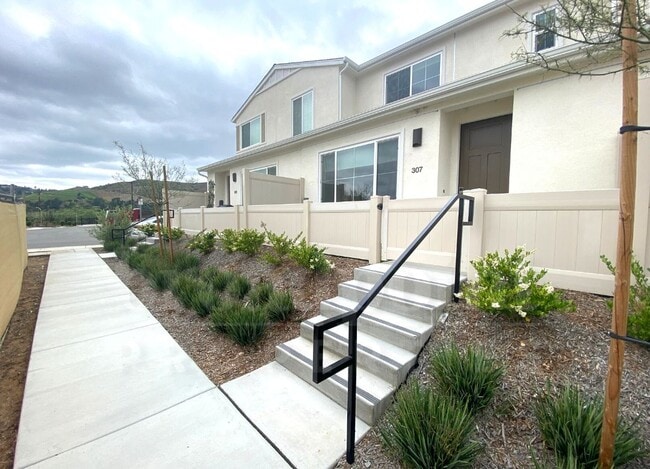 307 Sweet Pl in Fallbrook, CA - Building Photo - Building Photo
