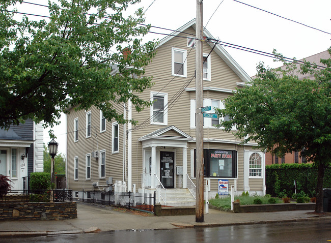 187-189 Academy Ave in Providence, RI - Building Photo - Building Photo