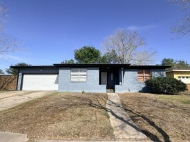 914 Belmeade Dr in Corpus Christi, TX - Building Photo
