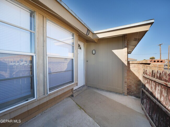1901 Lake Omega St in El Paso, TX - Building Photo - Building Photo