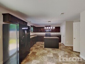 4439 Oak Pointe Dr in Winston-Salem, NC - Foto de edificio - Building Photo