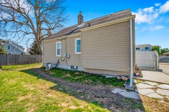 22901 Pleasant St in St. Clair Shores, MI - Building Photo - Building Photo