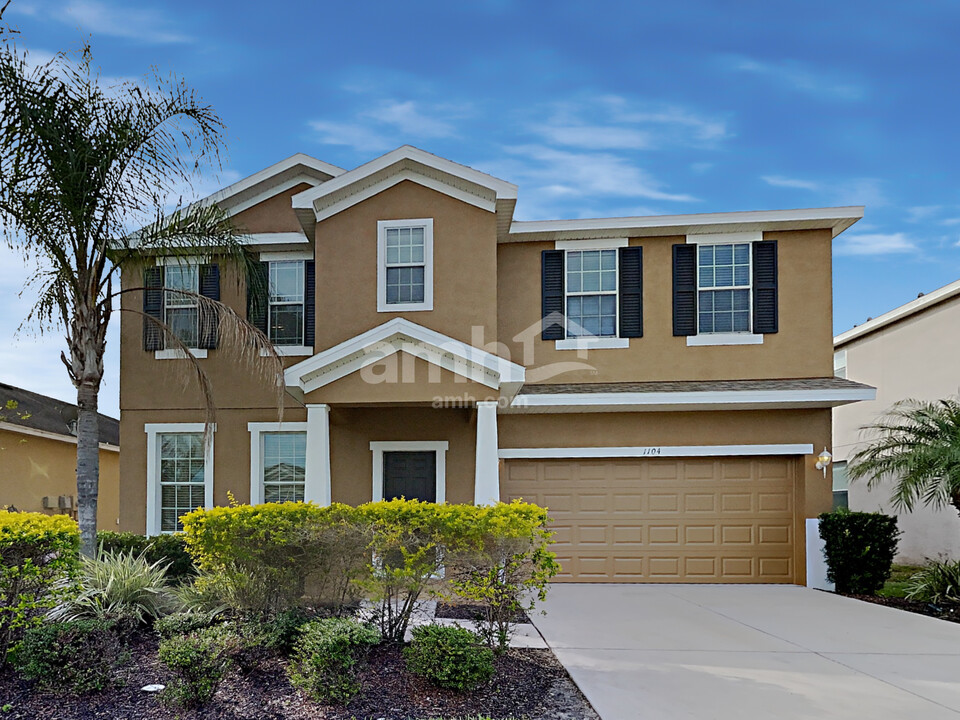 1104 Lauren Manor Loop in Ruskin, FL - Building Photo