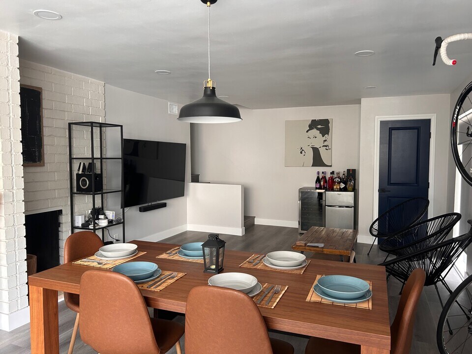 11627 Chenault St, Unit 2 in Los Angeles, CA - Foto de edificio