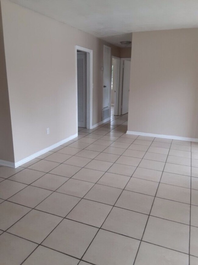 583 E Normandy Blvd in Deltona, FL - Building Photo - Building Photo