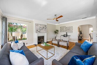 205 25th Ave NE in St. Petersburg, FL - Building Photo - Building Photo